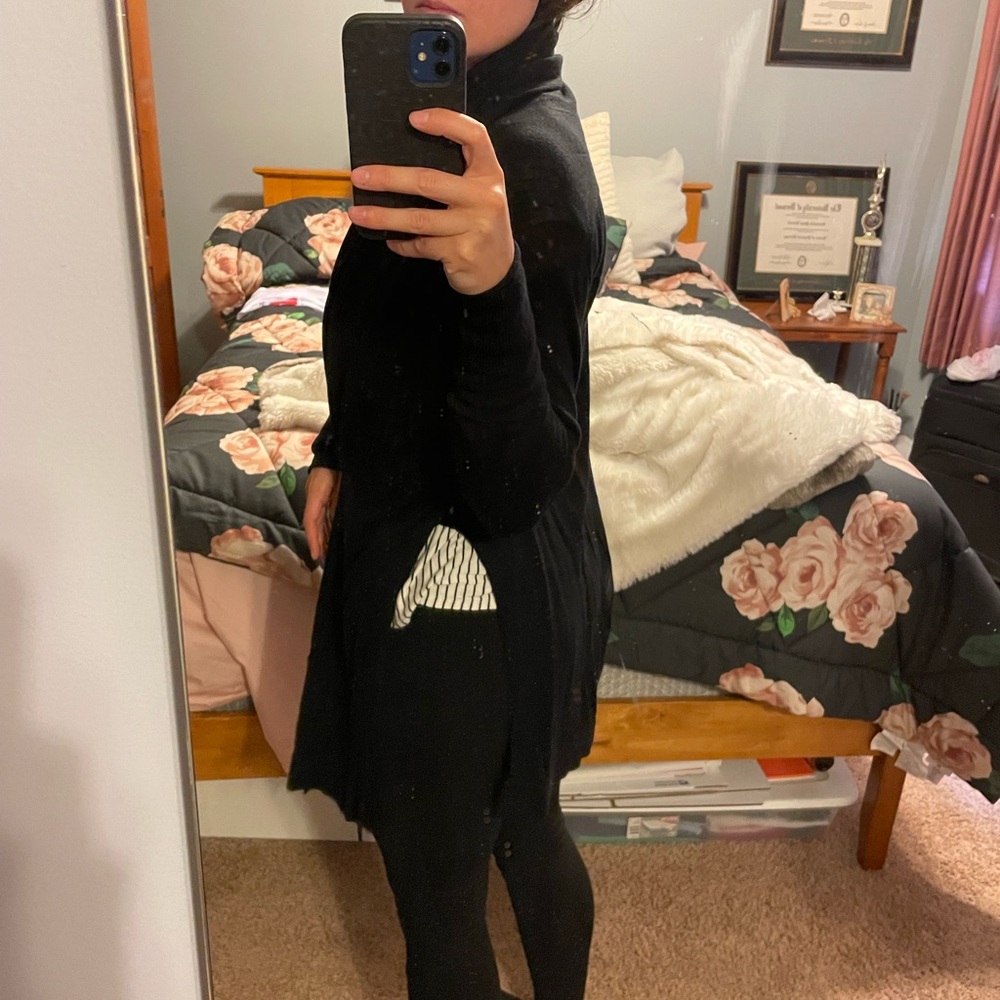 Lululemon black sweater - Picture 9 of 10